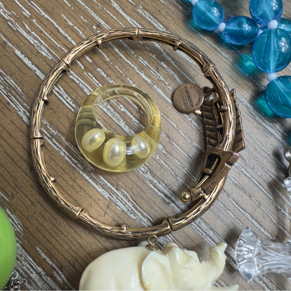 Jewelry Lot - Picture 4 of 16